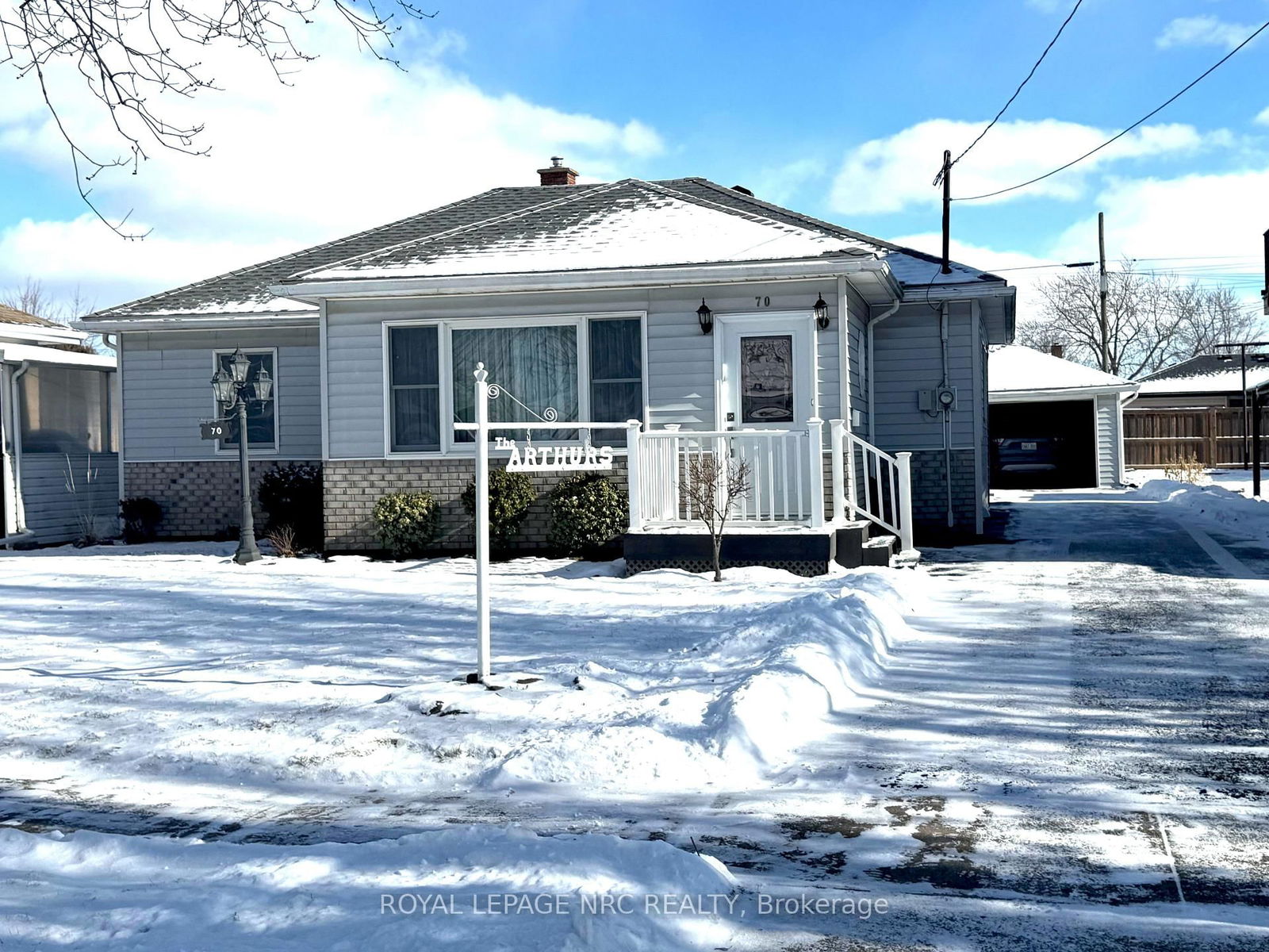 Detached House sold at 70 Cameron Avenue, Welland, Lincoln/Crowland, L3B 1K2 - MLS: X11985281