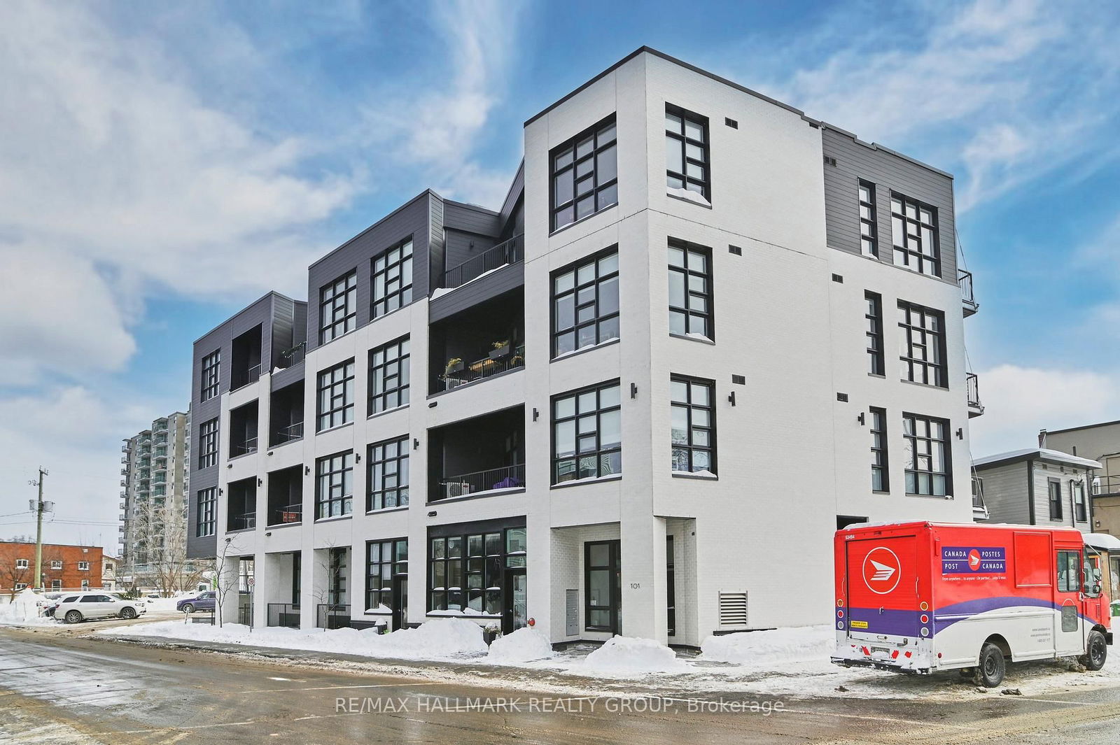 Condo sold at 403-101 Pinhey Street, West Centre Town, 4202 - Hintonburg, K1Y 1T7 - MLS: X11985424