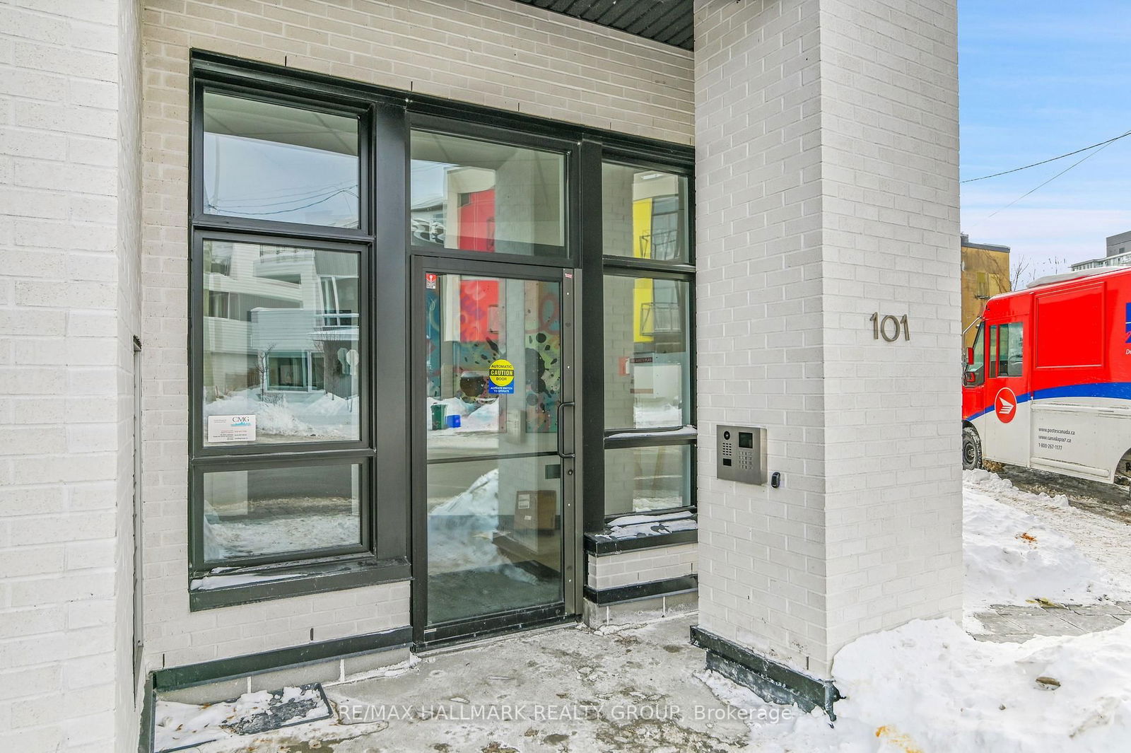 Condo sold at 403-101 Pinhey Street, West Centre Town, 4202 - Hintonburg, K1Y 1T7 - MLS: X11985424