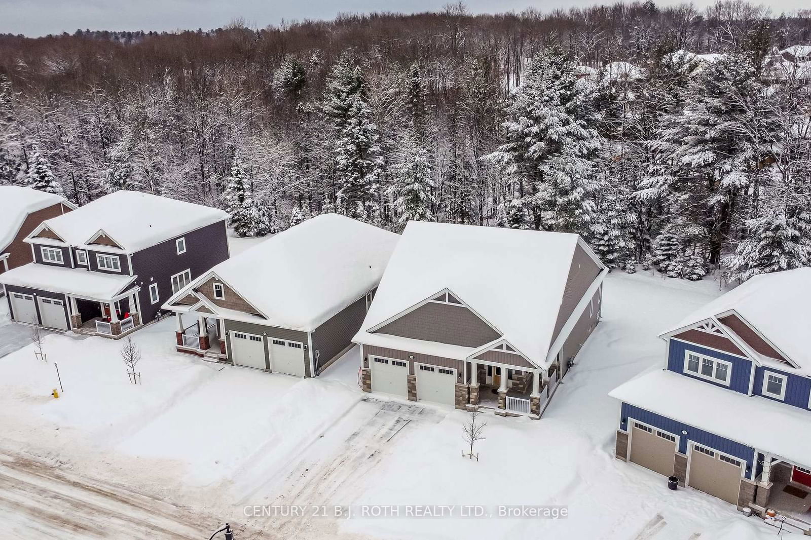 Detached House for sale at 10 DYER Crescent, Bracebridge, Macaulay, P1L 0A9 - MLS: X11985558