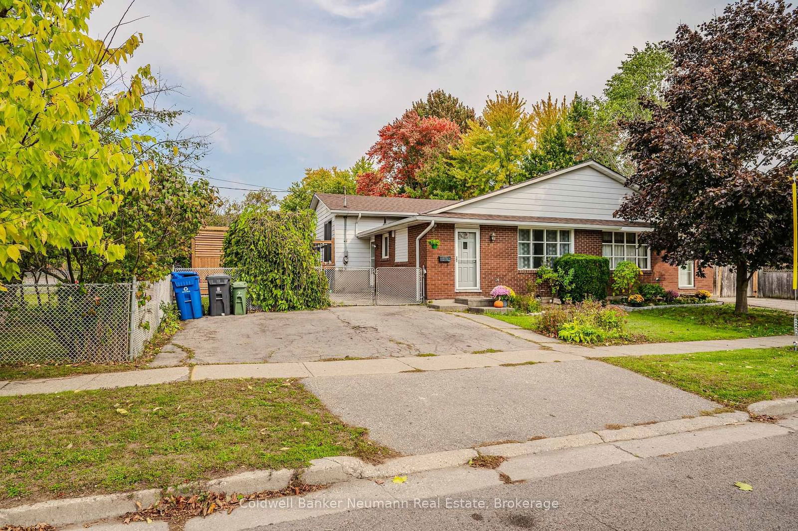 Semi-Detached House for sale at 39 INVERNESS Drive, Guelph, Waverley, N1E 3M1 - MLS: X11985666