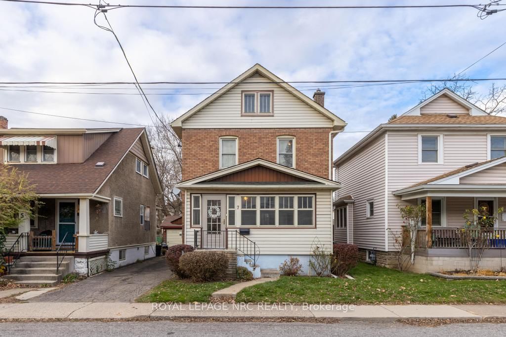 Detached House for sale at 7 Chaplin Avenue, St. Catharines, 451 - Downtown, L2R 2E4 - MLS: X11985760