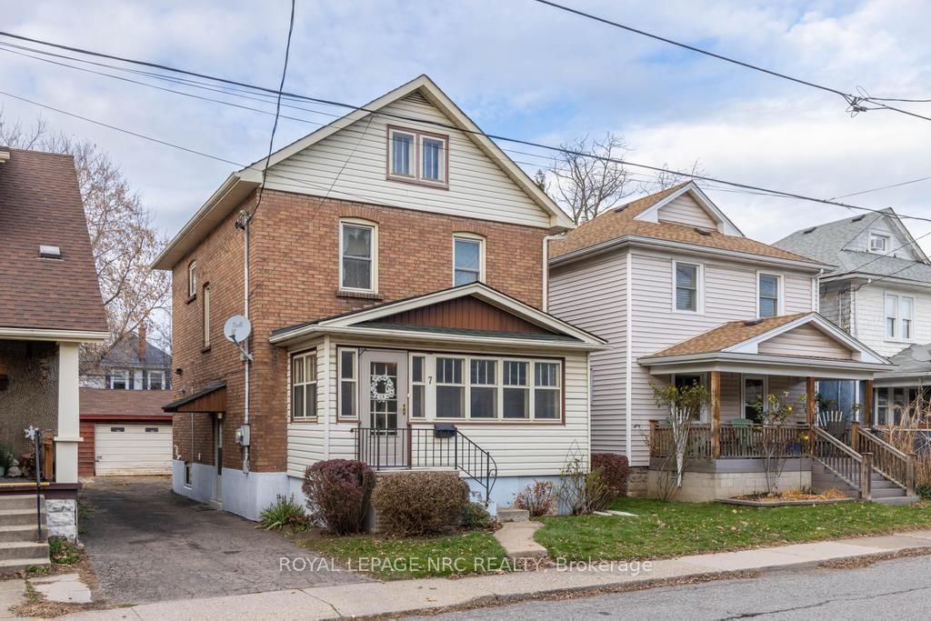 Detached House for sale at 7 Chaplin Avenue, St. Catharines, 451 - Downtown, L2R 2E4 - MLS: X11985760