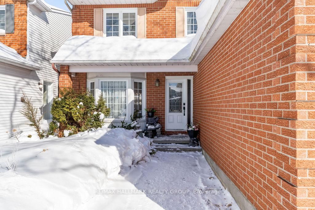 Detached House sold at 23 Pittaway Avenue, Ottawa, Hunt Club Park, K1G 4P8 - MLS: X11985766