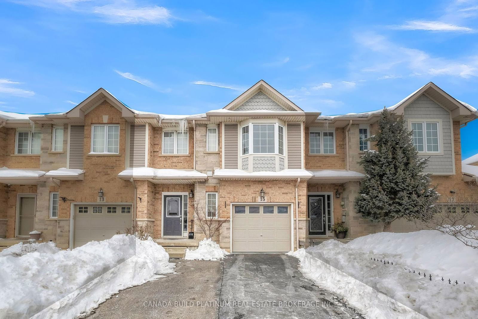 Townhouse for sale at 15 Palacebeach Trail, Hamilton, Stoney Creek Mountain, L8E 0B9 - MLS: X11985770