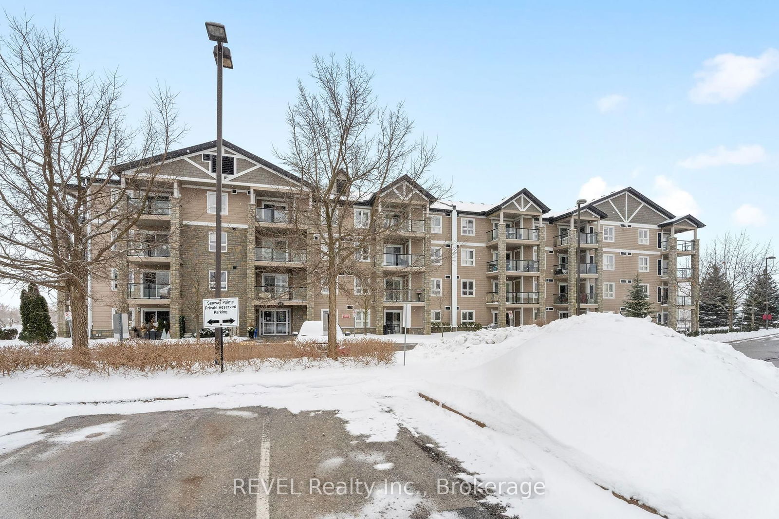 Building at 330 Prince Charles Drive, Welland, Broadway