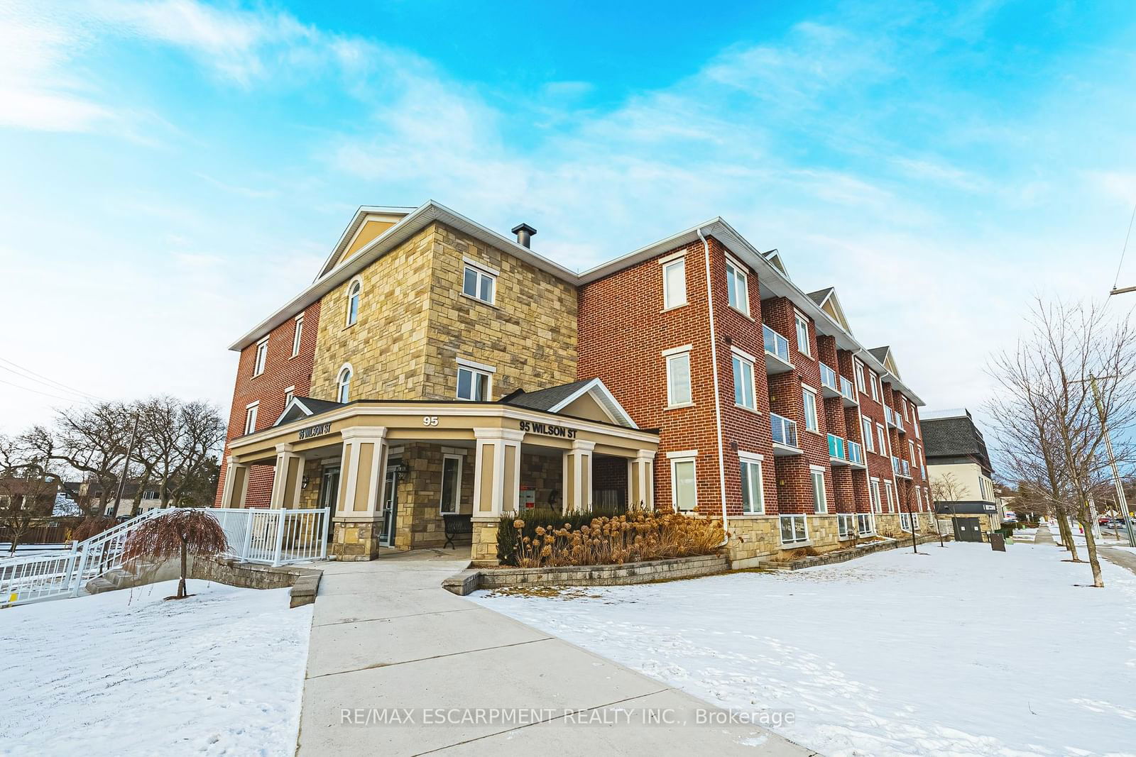 Condo for sale at 308-95 Wilson Street, Hamilton, Ancaster, L8L 5C4 - MLS: X11986276