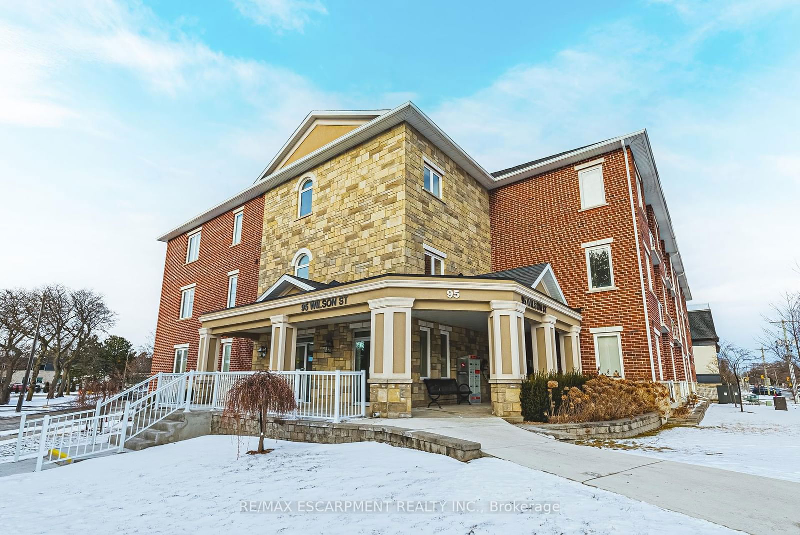 Condo for sale at 308-95 Wilson Street, Hamilton, Ancaster, L8L 5C4 - MLS: X11986276