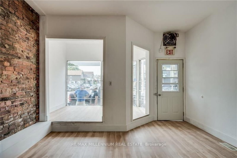 363 Barton St E, Hamilton, L8L 2X8 | Image 3