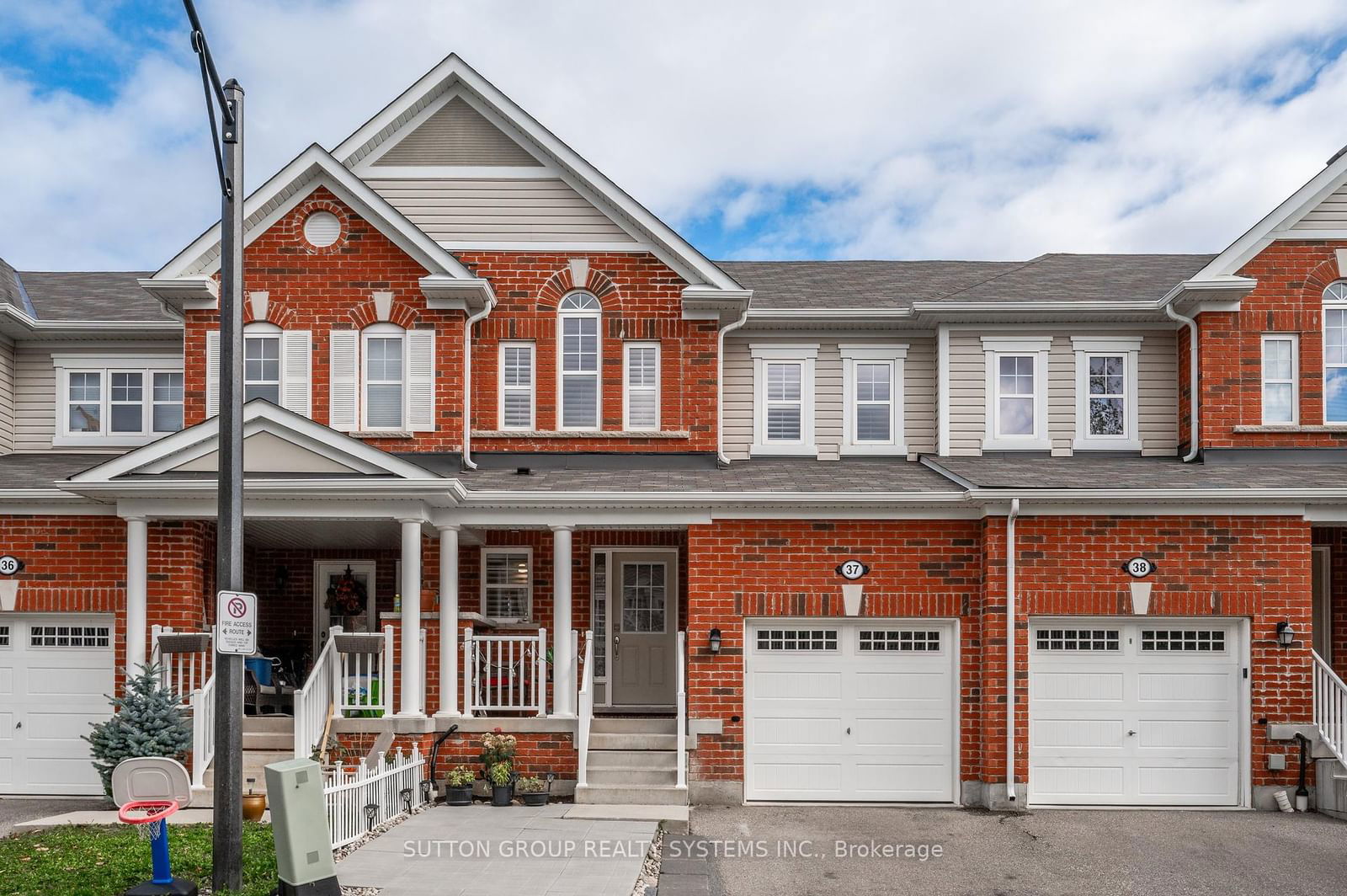 Townhouse for sale at 37-230 Avonsyde Boulevard, Hamilton, Waterdown, L8B 1T9 - MLS: X11986726