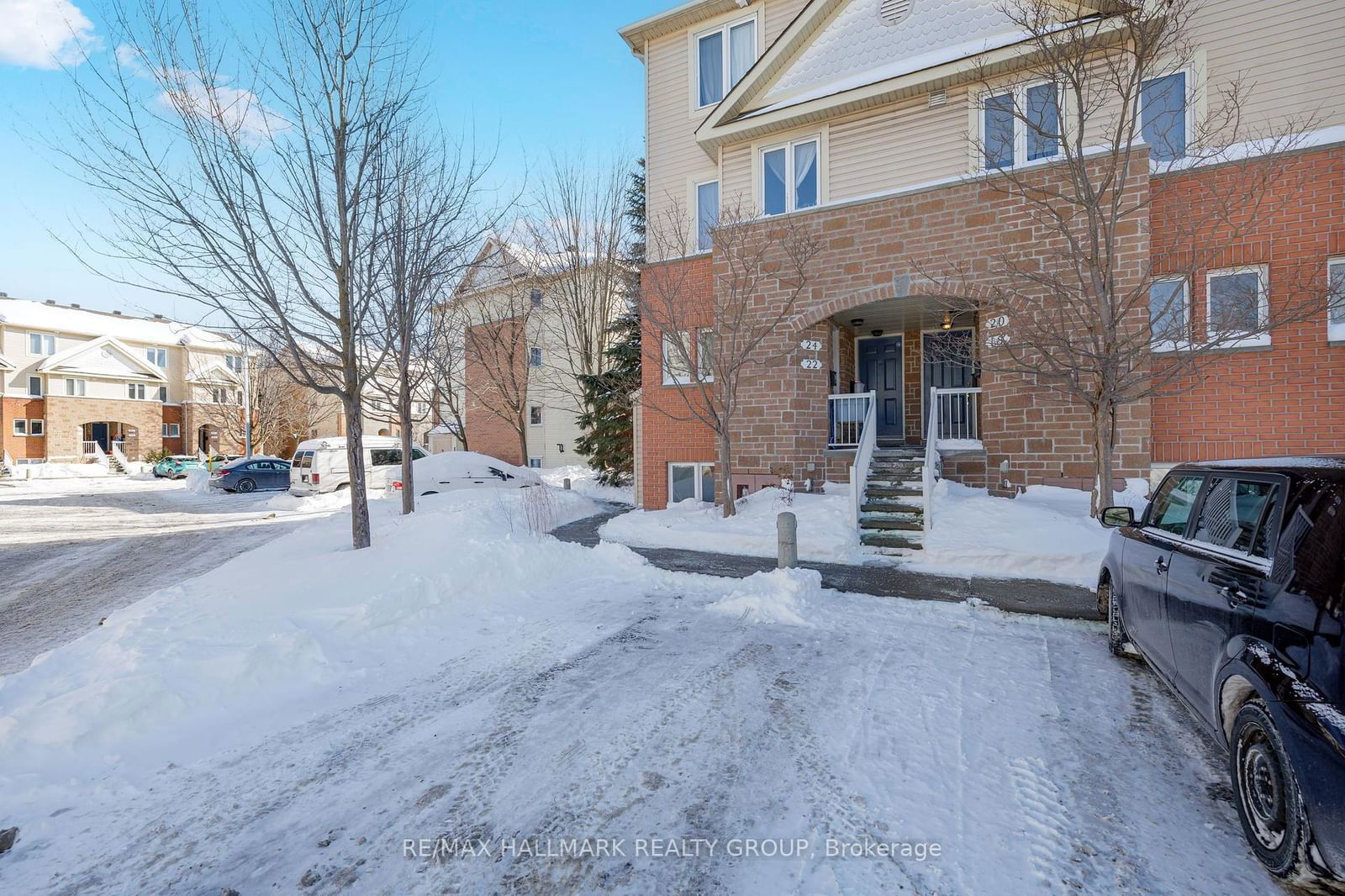 Townhouse for sale at 22-22 Strathaven Private N/A, Ottawa, Cyrville, K1J 1K7 - MLS: X11986732