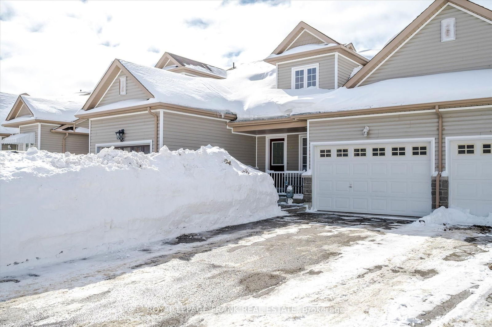 Townhouse sold at 633 Tully Crescent, Peterborough, Monaghan, K9K 0B1 - MLS: X11986752