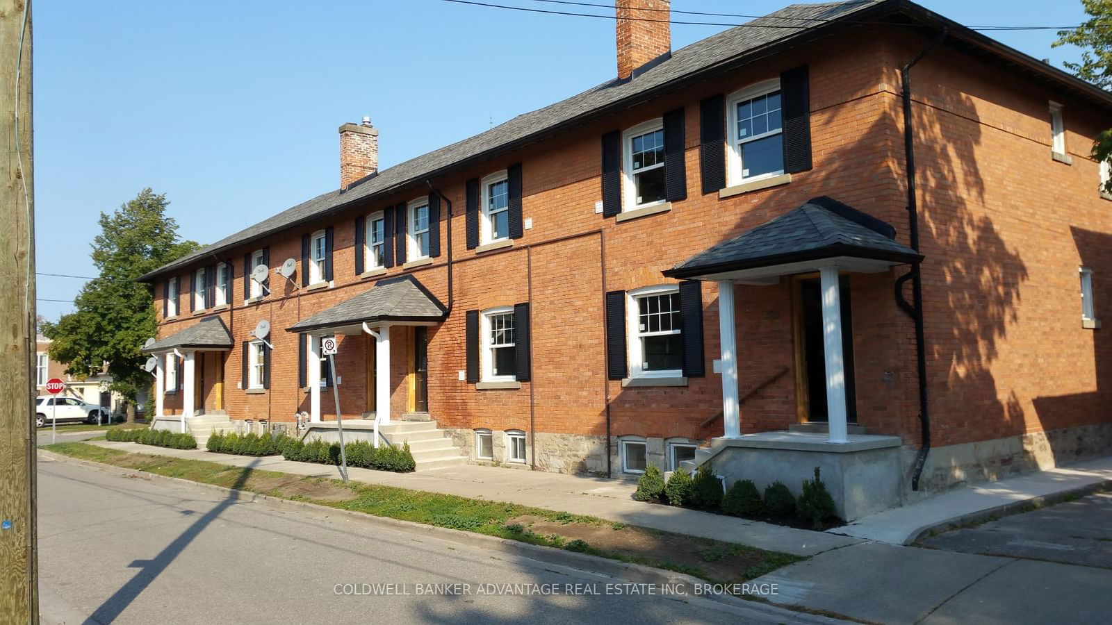 Semi-Detached House sold at 18 1/2-26 Cherry Street, St. Catharines, L2R 5M4 - MLS: X11986966