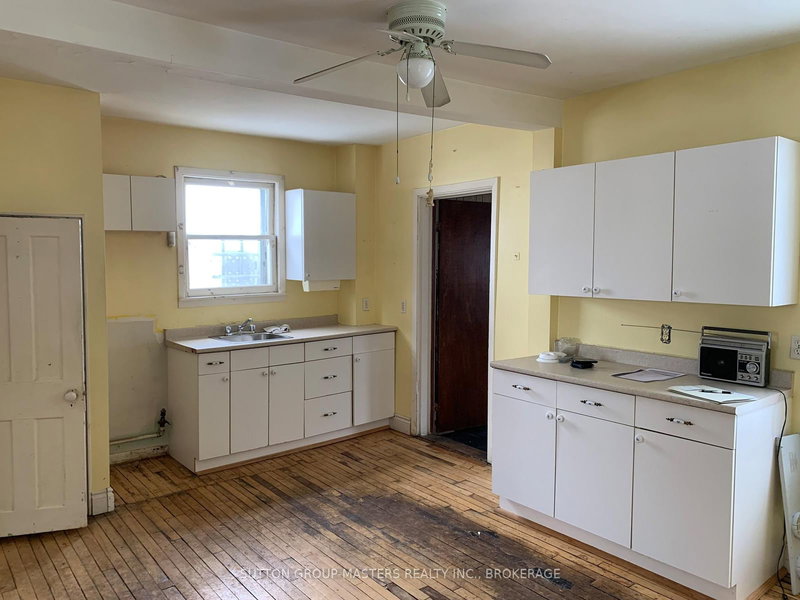 10 Redan St, Kingston, K7K 3N2 | Image 3