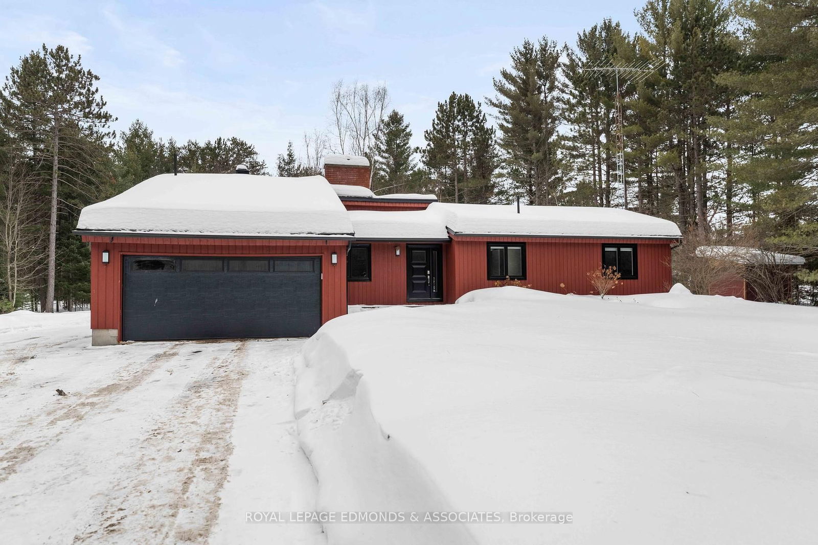 Detached House sold at 413 Black Bay Road, Petawawa, 520 - Petawawa, K8H 2W8 - MLS: X11987052