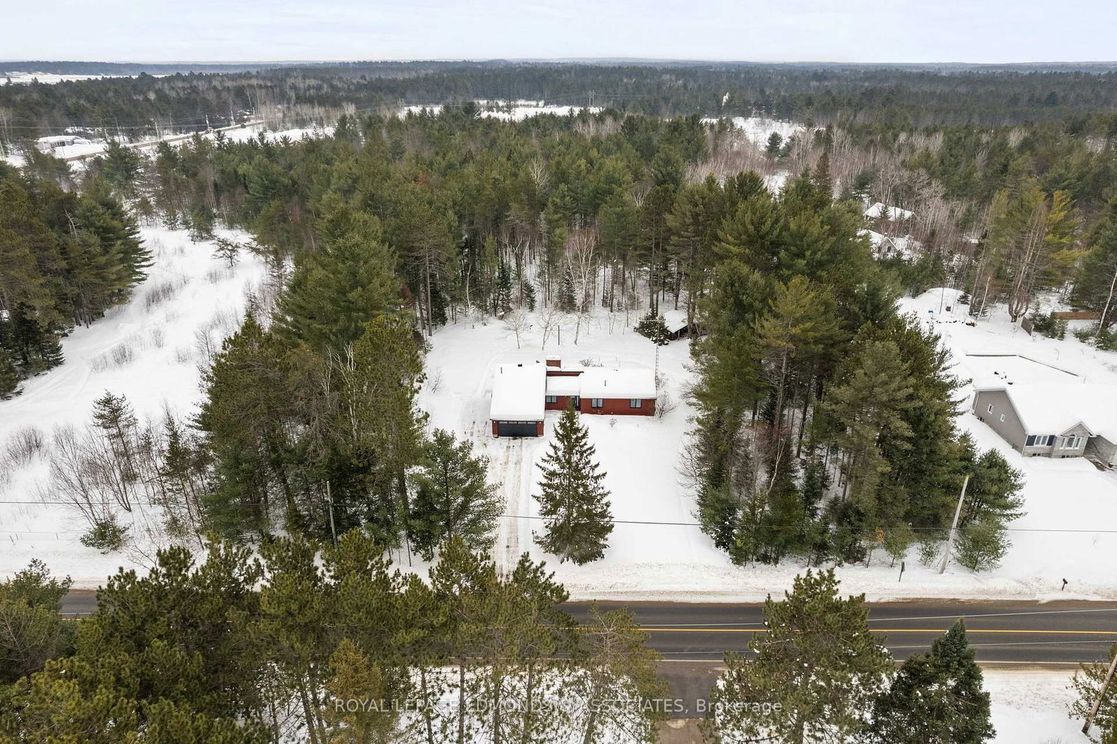 Detached House sold at 413 Black Bay Road, Petawawa, 520 - Petawawa, K8H 2W8 - MLS: X11987052