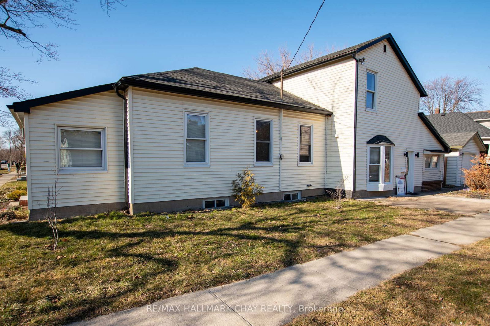 Detached House for sale at 16 Dexter Street, St. Catharines, Ridley, L2S 2L6 - MLS: X11987136