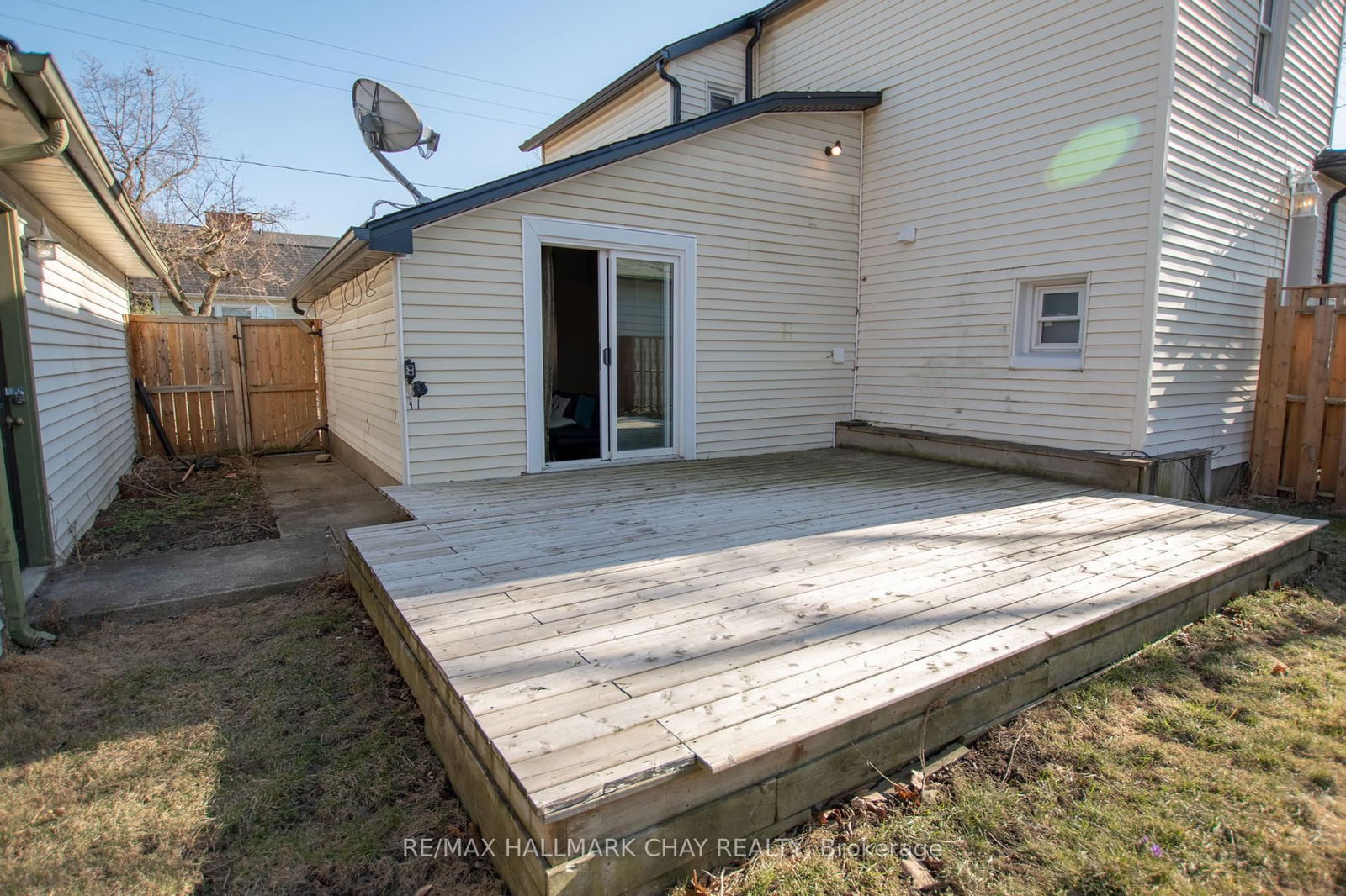 Detached House for sale at 16 Dexter Street, St. Catharines, Ridley, L2S 2L6 - MLS: X11987136