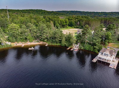 Unit V 16 w 3 — 1020 Birch Glen Rd, Lake of Bays - Mclean image-0-3