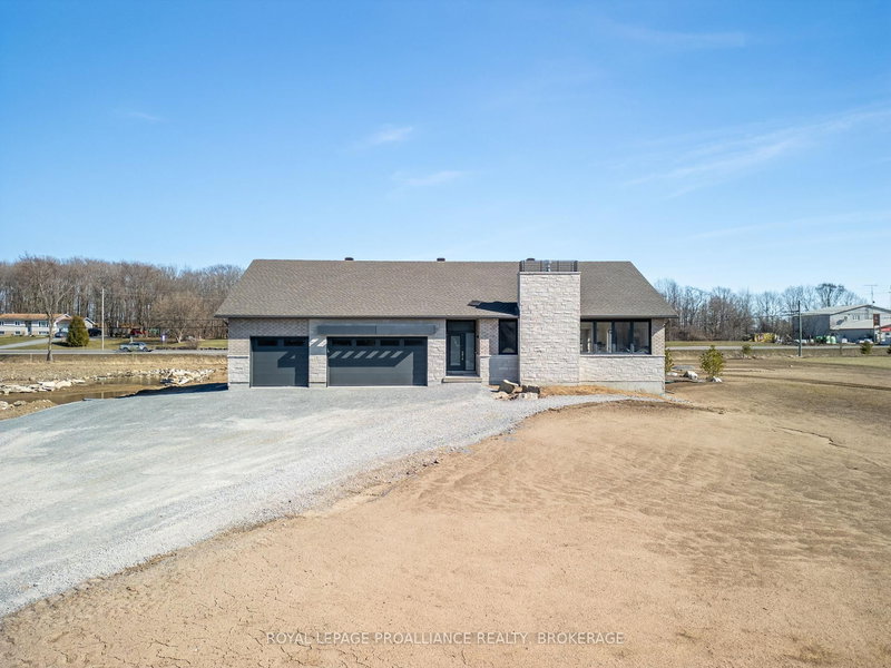 158 Summerside Dr, Inverary, K0H 1X0 | Image 2