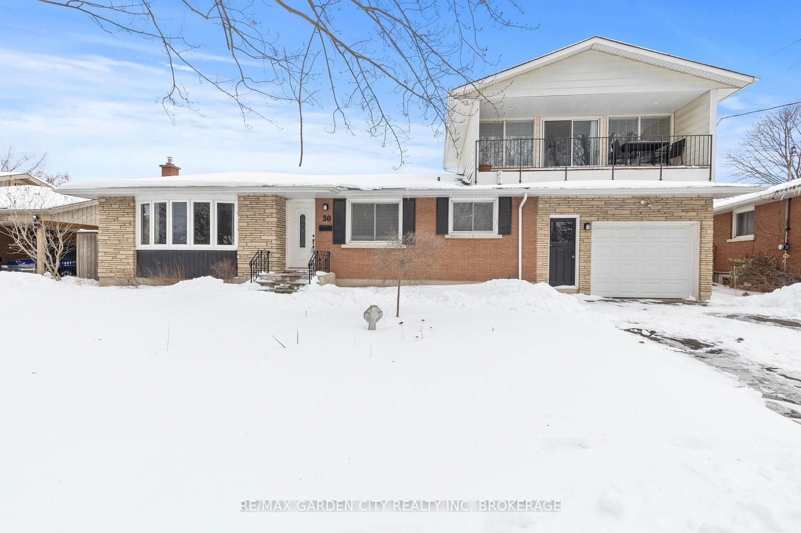 Detached House sold at 30 St. Lawrence Drive, St. Catharines, Bunting/Linwell, L2M 2T9 - MLS: X11987289