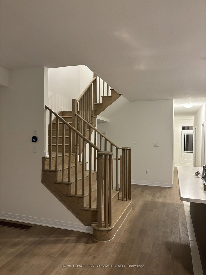 34 Varsity Dr, Welland, L3B 0N3 | Image 2