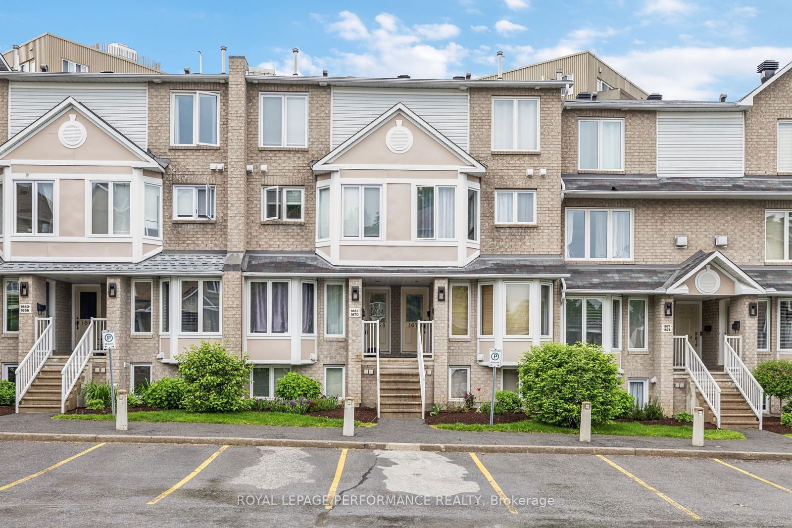 Townhouse for sale at 1668 Locksley Lane, Beacon Hill North - South and Area, 2105 - Beaconwood, K1J 1B6 - MLS: X11987418