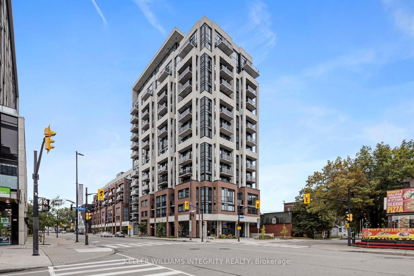 Building at 560 Rideau Street, Ottawa, Sandy Hill