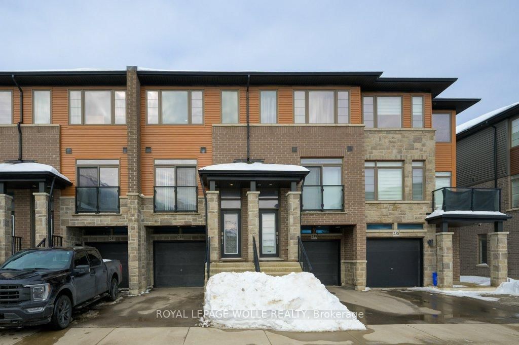 Townhouse for sale at 240-30 Times Square Boulevard, Hamilton, Stoney Creek, L8J 0L9 - MLS: X11987978