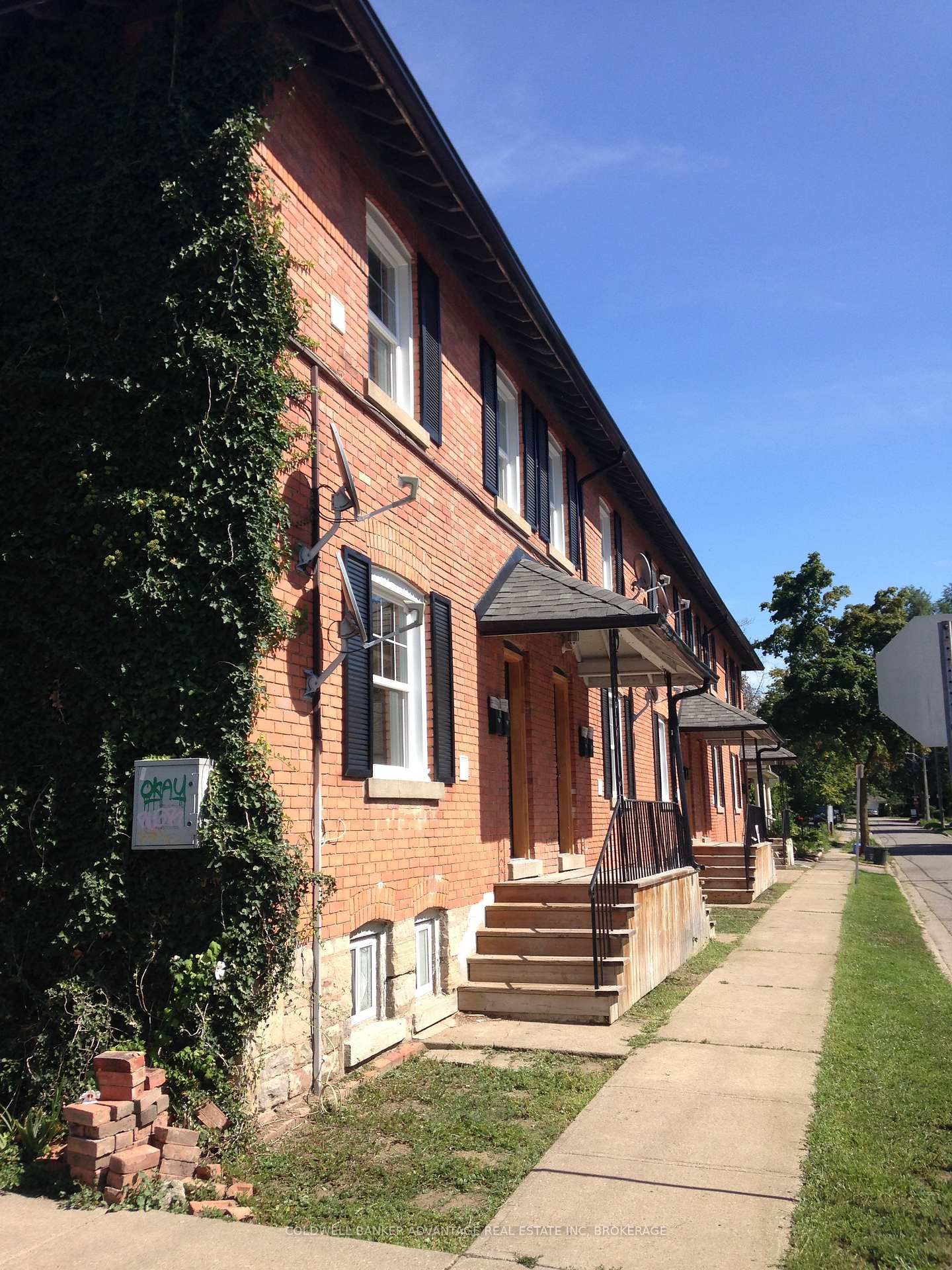 Semi-Detached House for sale at 18 1/2-26 Cherry Street, St. Catharines, L2R 5M4 - MLS: X11988005