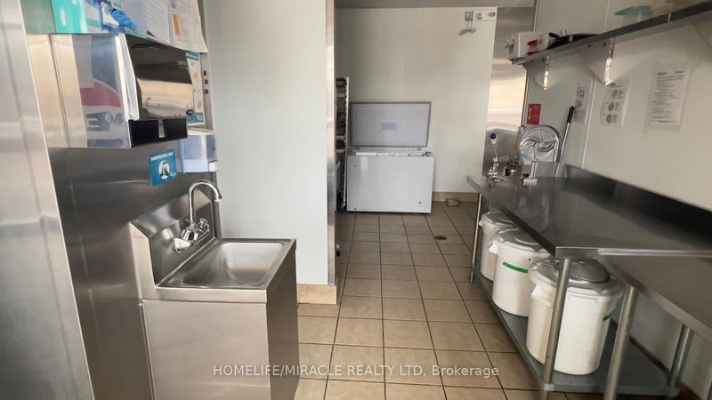 379 Norwich Ave, Woodstock, N4S 3W4 | Image 2