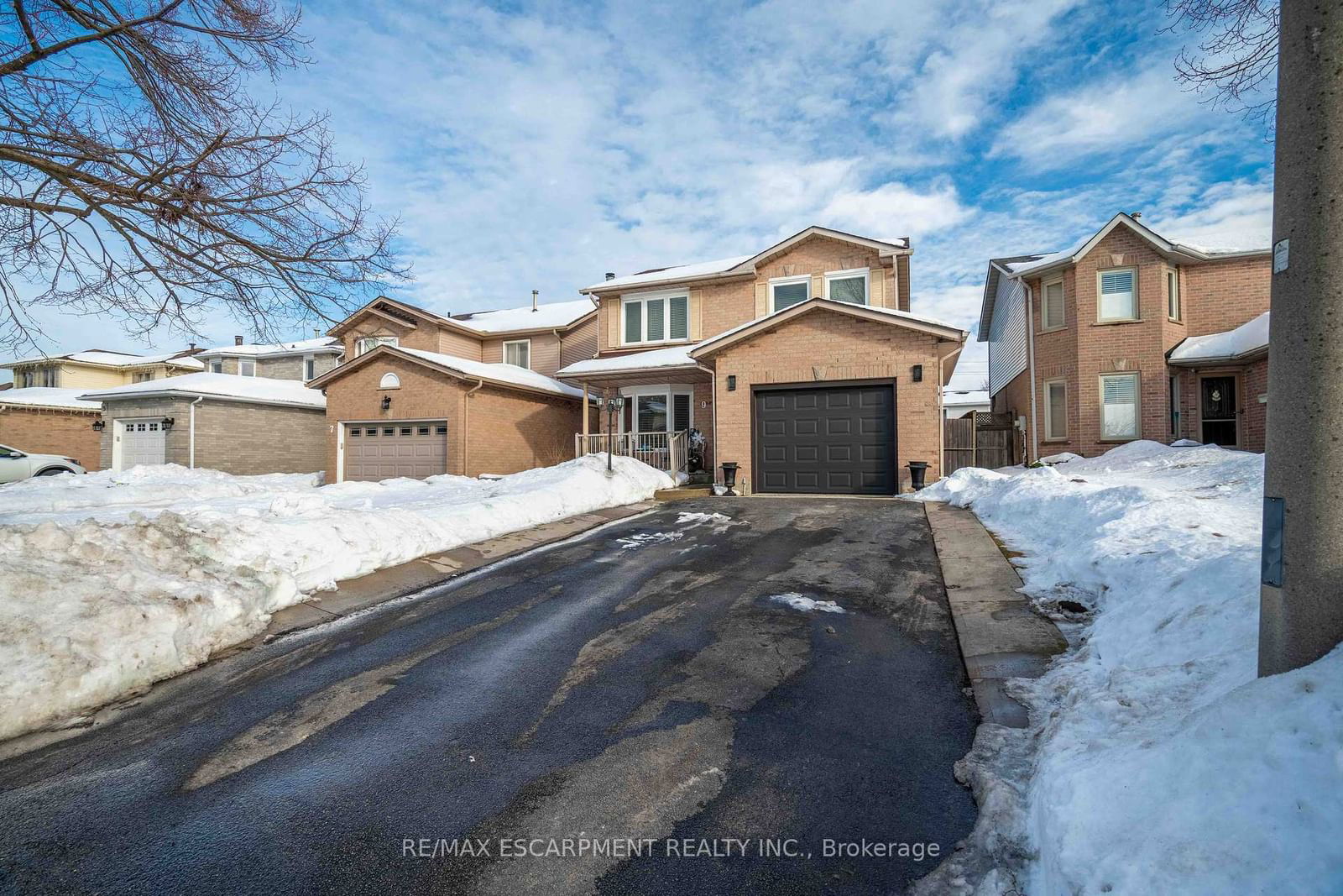 Detached House for sale at 9 Beachgrove Crescent, Hamilton, Stoney Creek Mountain, L8J 2N8 - MLS: X11988055