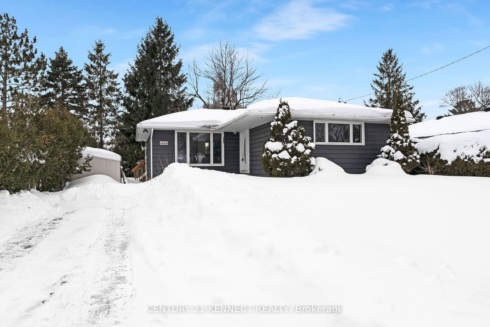 Detached House for sale at 1666 Fisher Avenue, Cityview - Parkwoods Hills - Rideau Shore, 7201 - City View/Skyline/Fisher Heights/Parkwood Hills, K2C 1X7 - MLS: X11988327