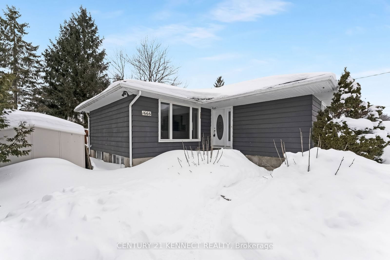 Detached House for sale at 1666 Fisher Avenue, Cityview - Parkwoods Hills - Rideau Shore, 7201 - City View/Skyline/Fisher Heights/Parkwood Hills, K2C 1X7 - MLS: X11988327