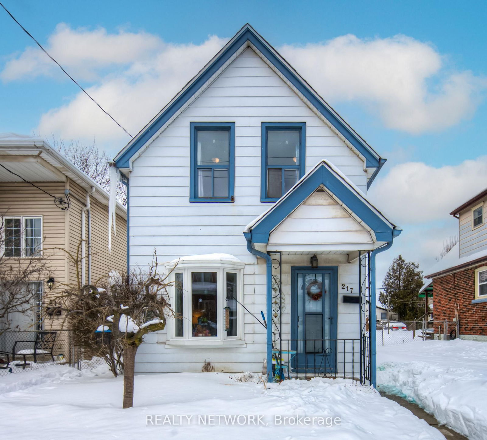 Detached House for sale at 217 Fairfield Avenue, Hamilton, Homeside, L8H 5H5 - MLS: X11988415