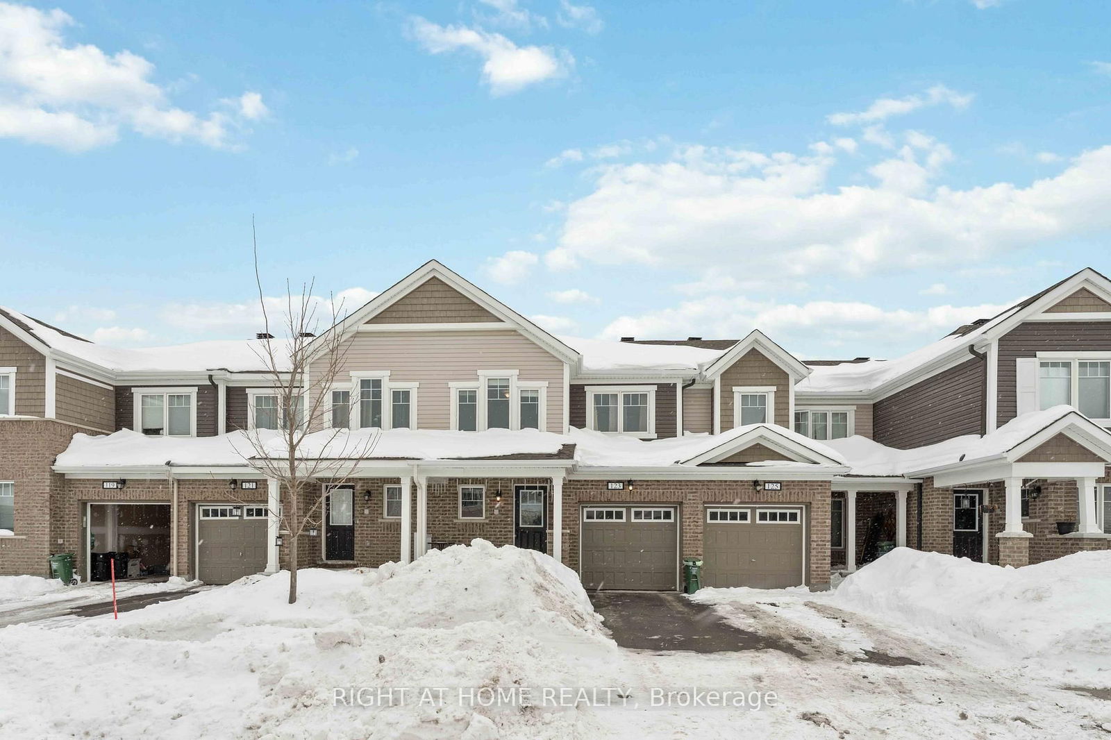 Townhouse sold at 123 LANCELEAF Way, Ottawa, Kanata - Emerald Meadows/Trailwest, K2V 0K1 - MLS: X11988575