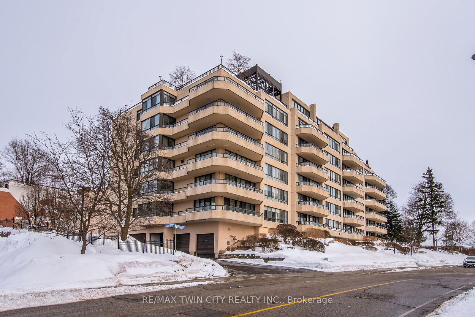 Condo for sale at 504-2 Lancaster Street, Kitchener, N2H 6S3 - MLS: X11988675