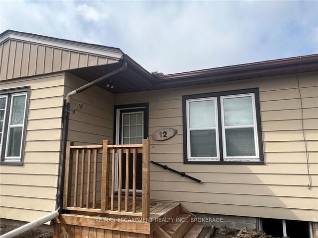 Upper - 12 FERNDALE Avenue