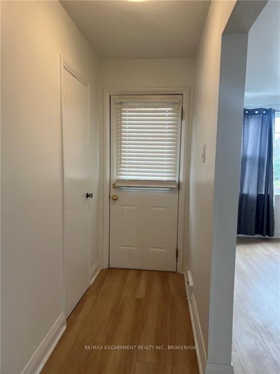 Upper - 12 FERNDALE Avenue