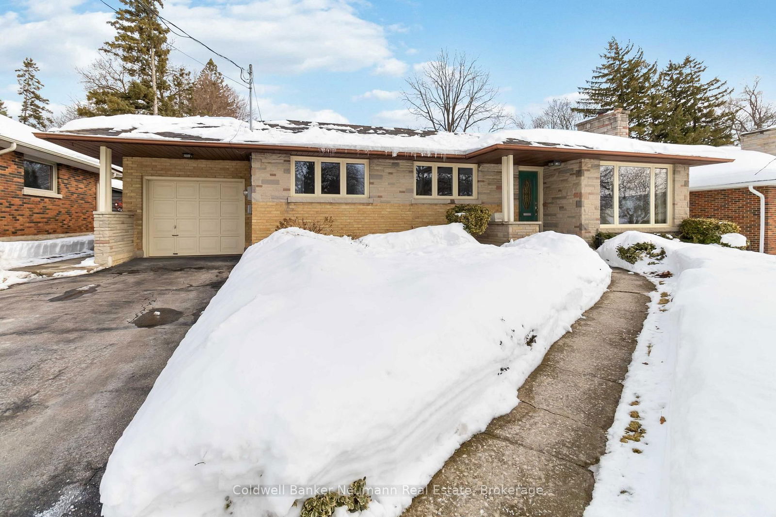 Detached House sold at 133 Westmount Road, Guelph, Exhibition Park, N1H 5J3 - MLS: X11988785