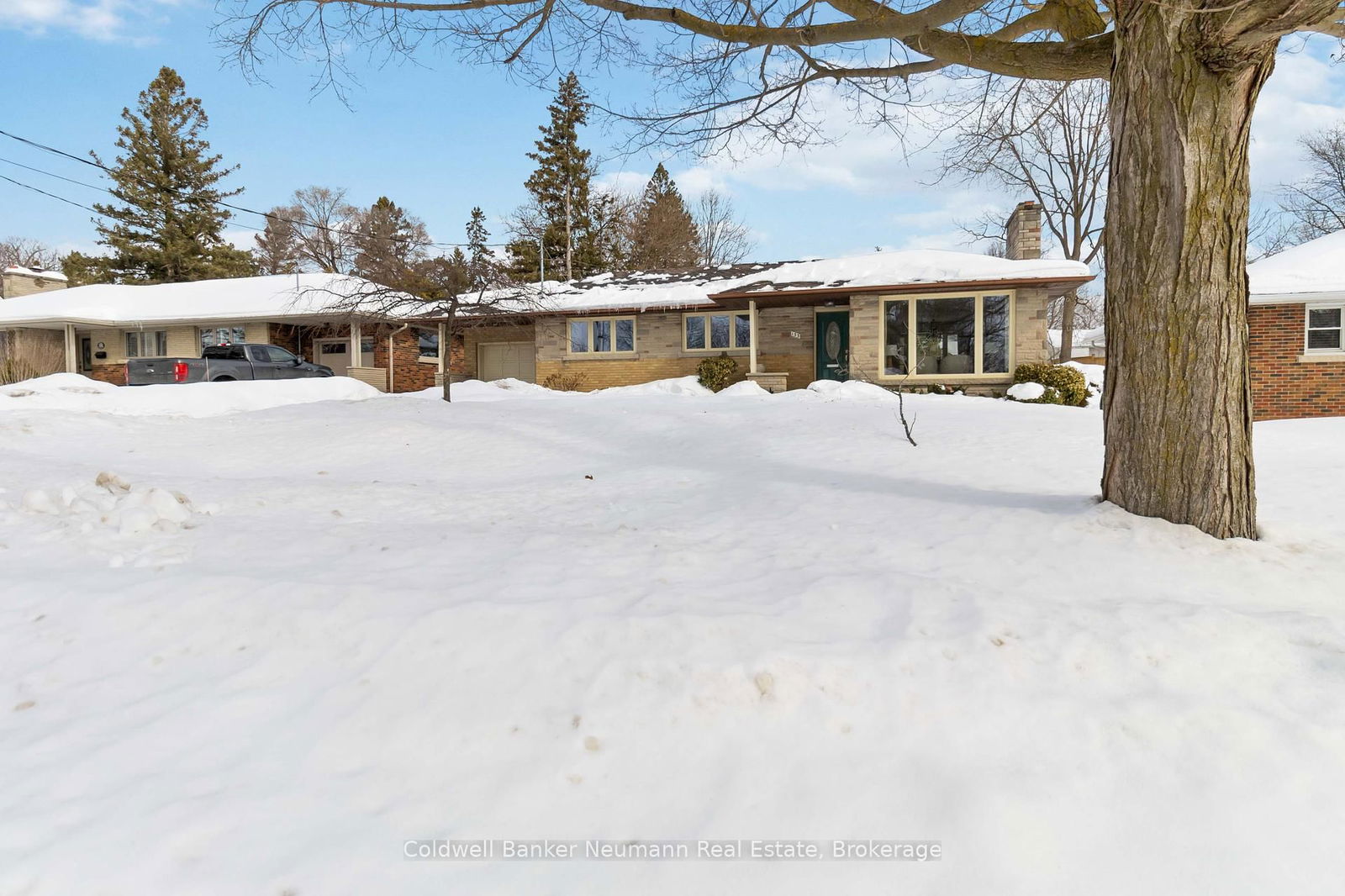 Detached House sold at 133 Westmount Road, Guelph, Exhibition Park, N1H 5J3 - MLS: X11988785