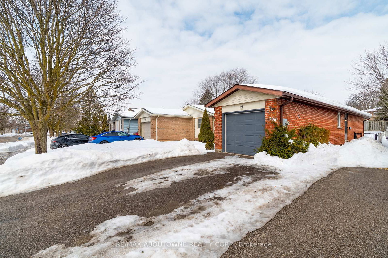 Detached House sold at 706 Scottsdale Drive, Guelph, Hanlon Creek, N1G 4M5 - MLS: X11989126