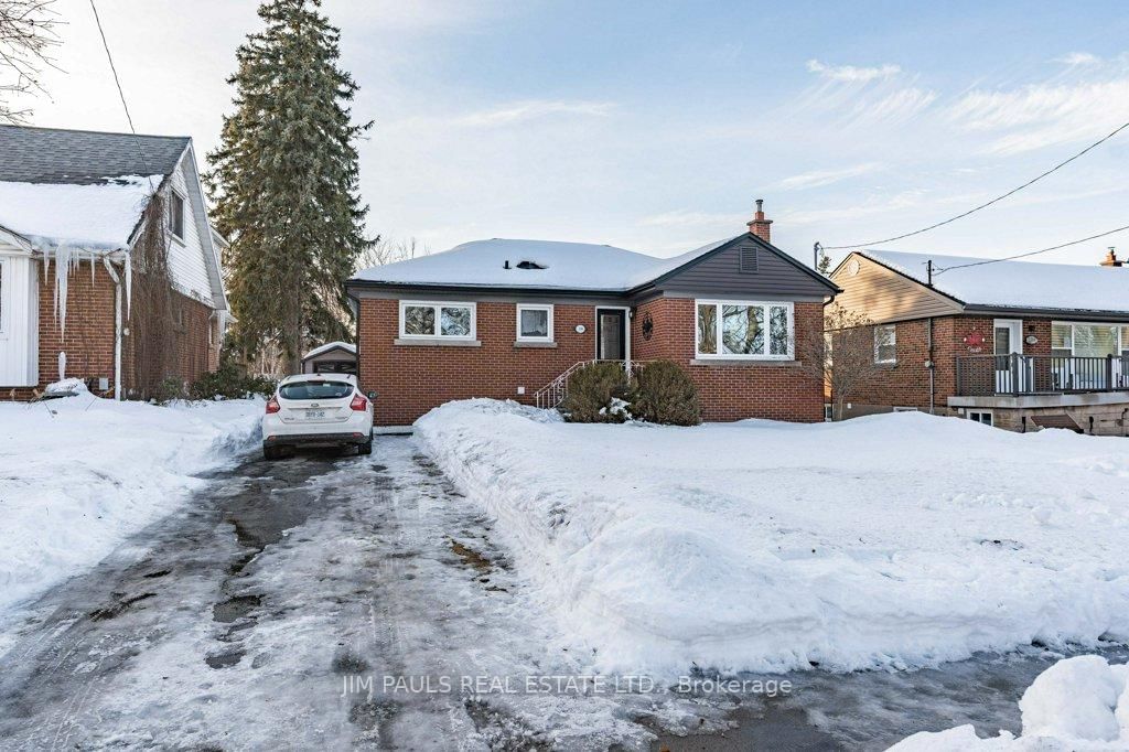 Detached House for sale at 130 West 23rd Street, Hamilton, Westcliffe, L9C 4V7 - MLS: X11989147