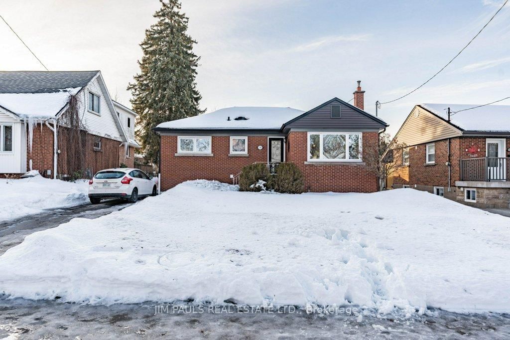 Detached House for sale at 130 West 23rd Street, Hamilton, Westcliffe, L9C 4V7 - MLS: X11989147