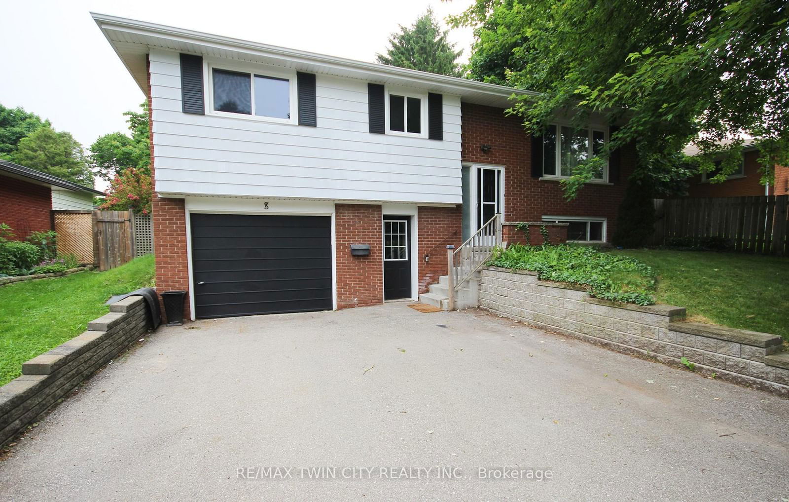 Detached House for sale at 8 Inadale Court, Kitchener, N2M 2Z8 - MLS: X11989172