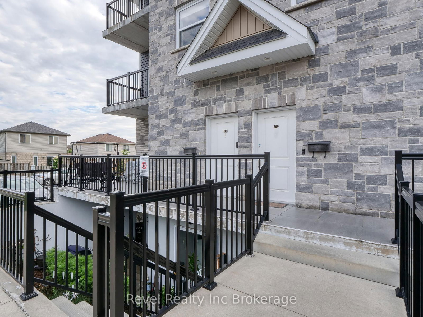 Townhouse for sale at 439 Athlone Avenue, Woodstock, Woodstock - South, N4V 0C8 - MLS: X11989532