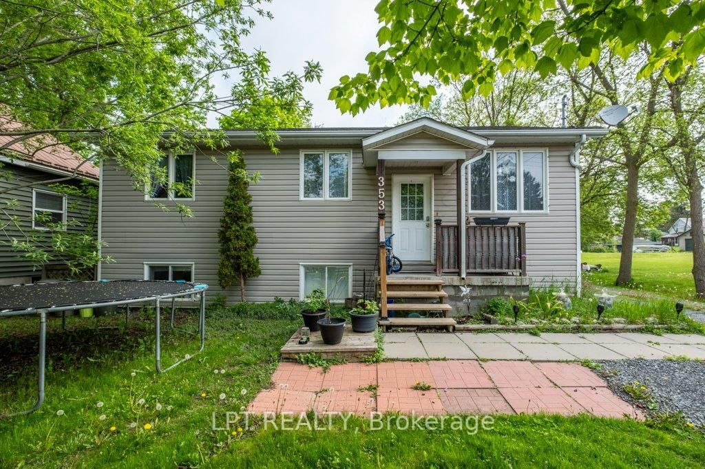 Detached House for sale at 353 Charles Street, Gananoque, 821 - Gananoque, K7G 1V6 - MLS: X11989728