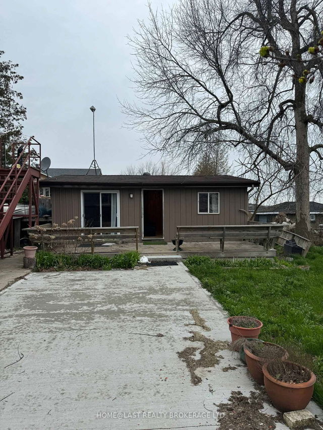 242 Hampton Crescent