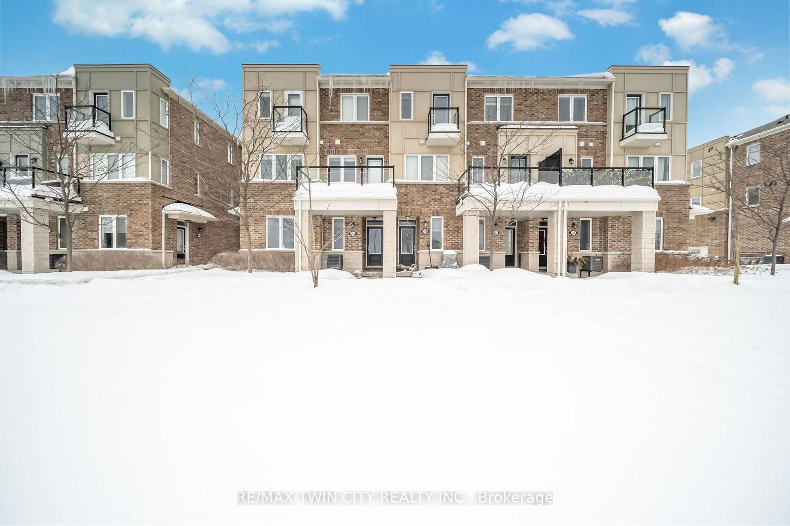 Townhouse sold at 563 Goldenrod Lane, Kitchener, N2R 0L7 - MLS: X11990052