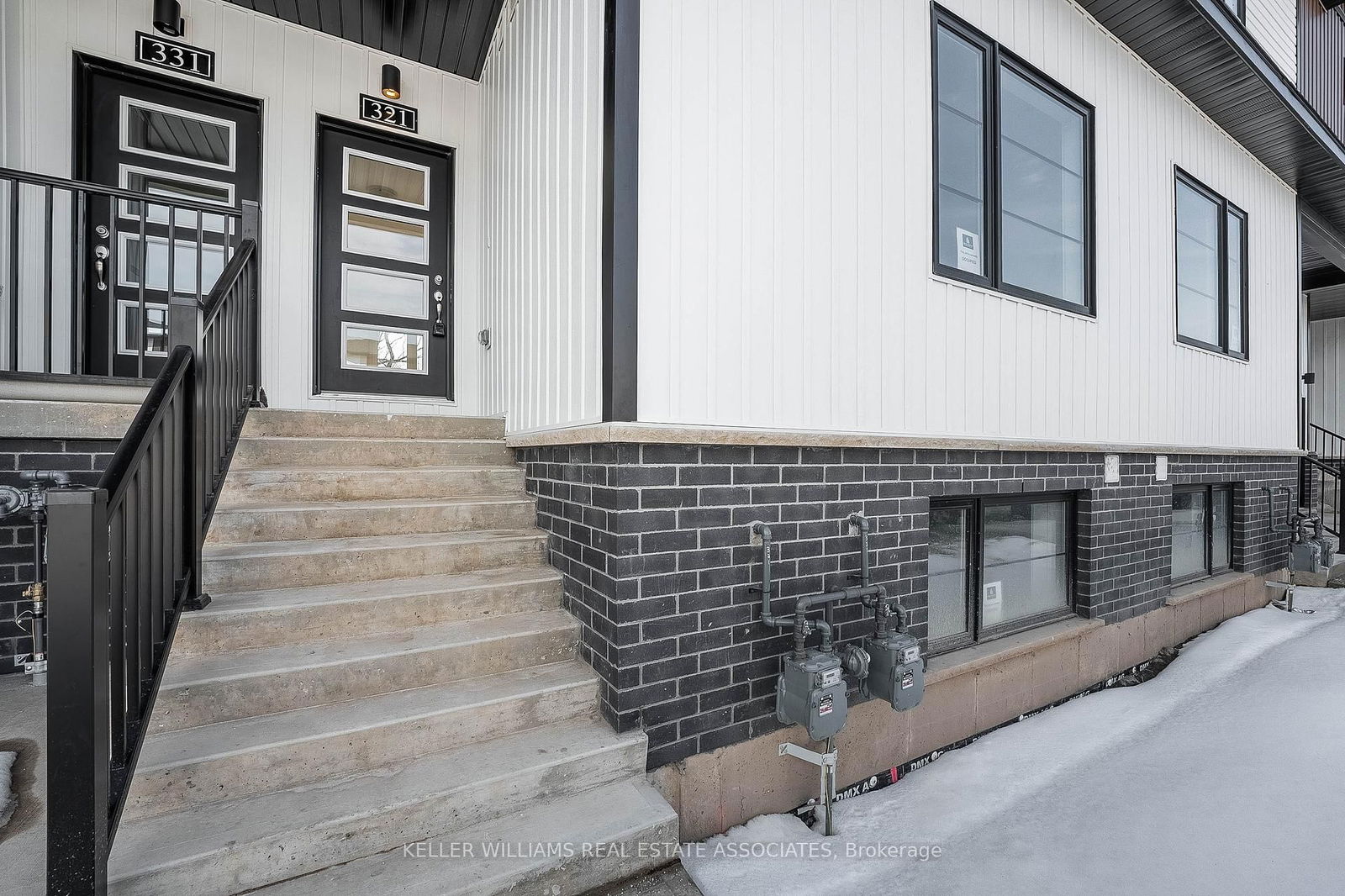 Townhouse for sale at 321-4263 FOURTH Avenue, Niagara Falls, 210 - Downtown, L2E 0C2 - MLS: X11990342